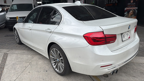 BMW Serie 3 2.0 330ia Luxury Line At