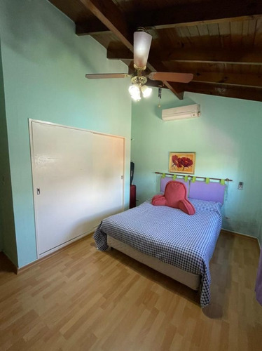 Imagen 15 de 21 de Casa En Venta De 4 Ambientes Con Cochera Y Jardín En Adrogué