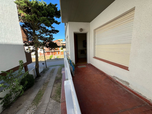 Magnifico Departamento Tres Ambientes Con Cochera Y Gas Natural A Metros Del Mar En Venta En Villa Gesell