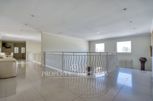 Arriendo, Centro De Salud Con Excelentes Instalaci...