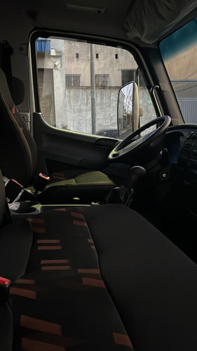 Mercedes Benz Accelo 815 / 2023 / Autoglas