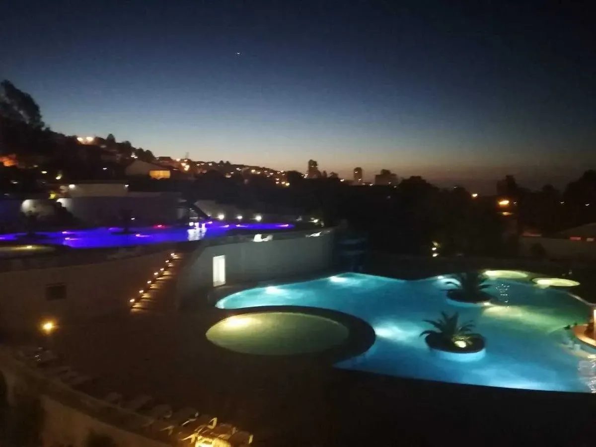 Imagen 1 de 12 de Arriendo Depto Reñaca 3d2b1e Con 3 Piscinas (177171)