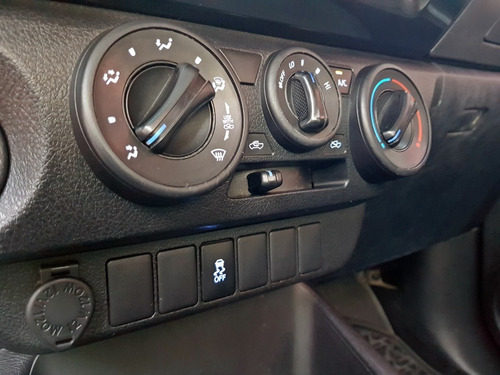 Imagen 12 de 15 de Toyota Hilux Dx Cabina Simple 4x2