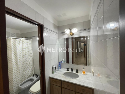 Casa En Venta 4 Ambientes Con Cochera Y Jardin En Bernal Centro
