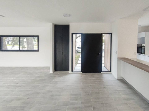 Imagen 4 de 30 de Moderna Casa De 4 Ambientes A Estrenar En Venta En San Ramiro, Pilar Del Este