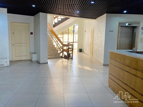 Amplia Oficina Edificio Médico 1p+1b+estac - Clínica Alemana