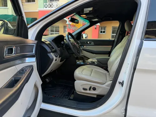 Ford Explorer Xlt 4*2 Tres Filas De Asientos Año 2019