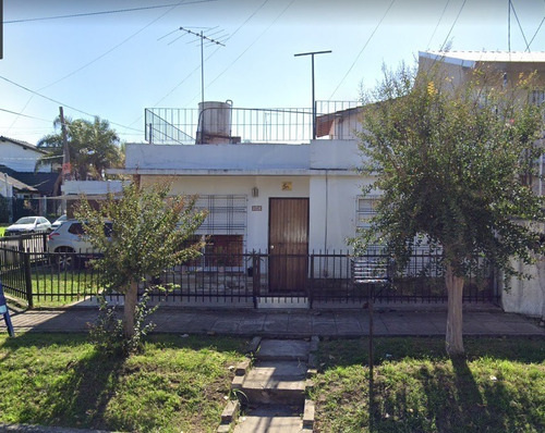Imagen 2 de 10 de Casa En Venta, Castelar Norte, 4 Ambientes Americana
