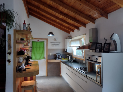 Venta Establecimiento Productivo De Bodega De Vino Artesanal + Vivienda, En Ph. Maquinarias Incluidas. A 15 Km De San Carlos De Bariloche