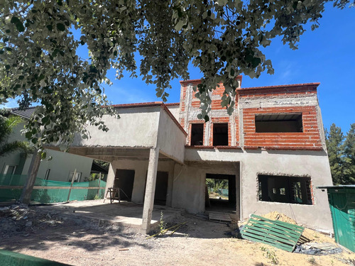 Venta Imponente Casa Harás Del Sur 2 Club De Campo & Spa - Elegante E Inigualable - En Construcción - Acepta Permuta - Vehículo Y/o Depto En Parte De Pago - Financiacion