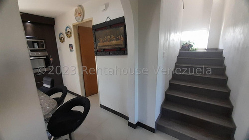 Hermoso Apartamento De 3 Niveles En Jorge Coll