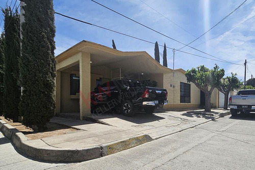 Casa En Venta De 1 Piso Con 3 Recamaras En Planta Baja, Colonia Los Pinos.