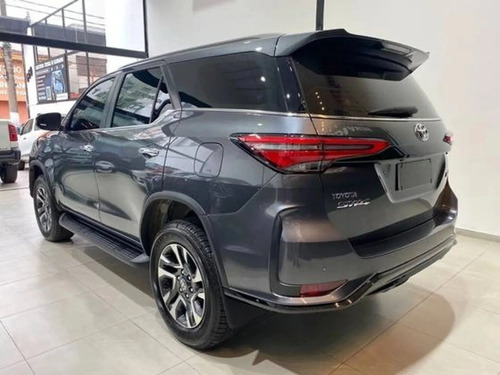 Toyota Hilux SW4 2.8 D-4D TURBO DIESEL DIAMOND 7L 4X4 AUTOMÁTICO