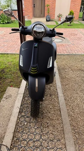 Vendo Vespa Gts 300 Super Tech 2023 ¡prácticamente Nueva,
