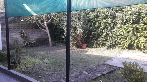 Casa En Venta - 3 Dormitorios 2 Baños - Paraná