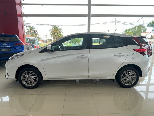 Imagen 8 de 11 de Toyota Yaris 1.5 107cv Xls 5p Sarthou