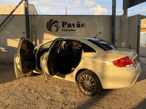 Fiat Linea 1.8 16v Essence Flex Dualogic 4p
