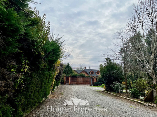 Casa En Venta De 4d3b De 365m2 En Condominio La Reina. Talca