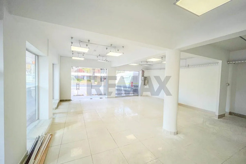 Local En Las Condes: Ubicación Y Espacio Perfectos