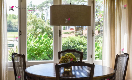 Espectacular Casa En Una Zona Magnifica De Punta Del Este.- Ref: 9270