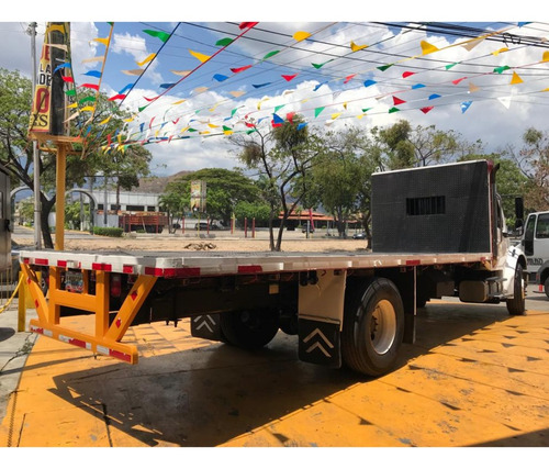 Imagen 8 de 12 de Freightliner M2 106
