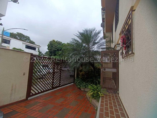 Bella Casa En Buenas Condiciones Para Actualizar. Mls #24-14077 Lp