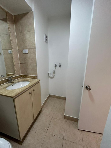 Vende Acogedor Depto. 1d. 1b. Cercano A Metro