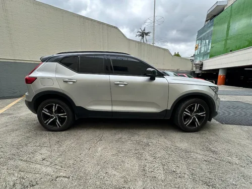 Volvo XC40 R-DESIGN FWD