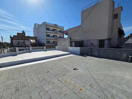 Dos Locales Y Un Departamento Con Cochera En Venta En Villa Bosch