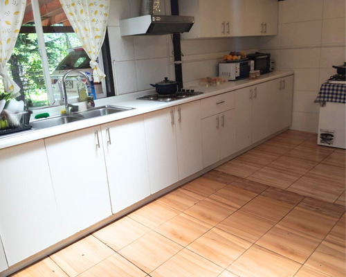 Venta Casa En 1,3 Hectarias, 200 Mts2 Utiles