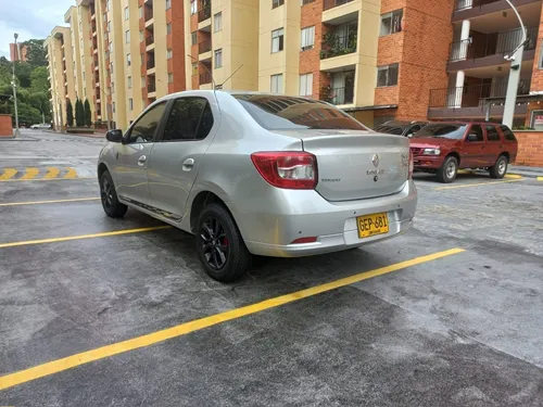 Renault Logan Intense 1.6 Mecánico