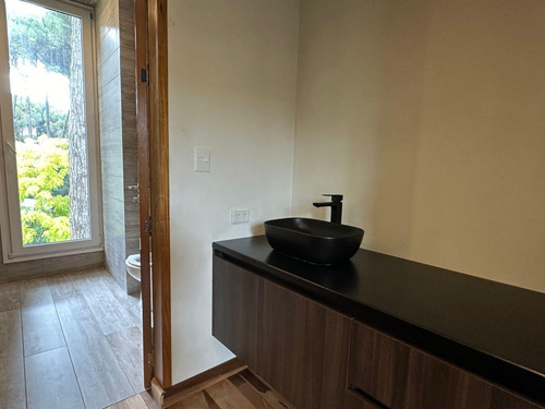 Departamento En Venta - 4 Dormitorios 2 Baños - 1.117mts2 - Carilo