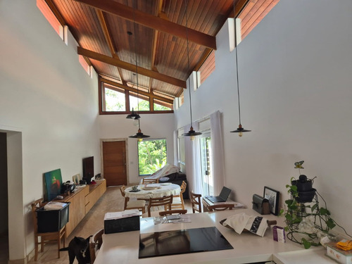 Linda Casa! Com 3 Quartos Suites À Venda, 200 Metros Quadrados