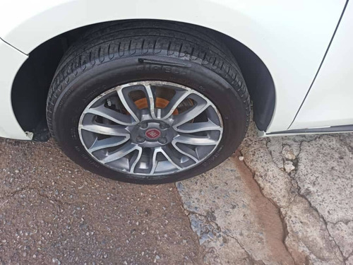 Imagem 6 de 9 de Fiat Bravo 1.8 Essence 16v Flex 4p Automatizado