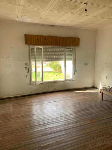 Casa En Venta - 2 Dormitorios 1 Baño 1 Cochera - 130mts2 - Mechita