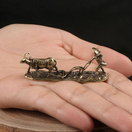 Elegante Figura De Latón Para Decoración Del Hogar