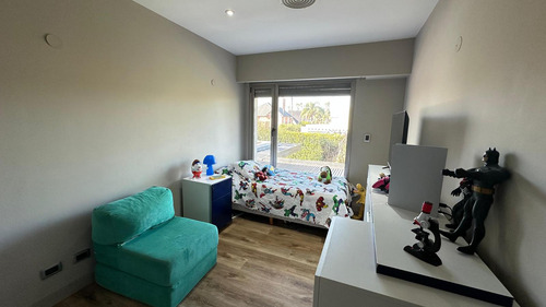 Venta/ Permuta Casa 4 Dormis Y Comodín En Funes Hills San Marino