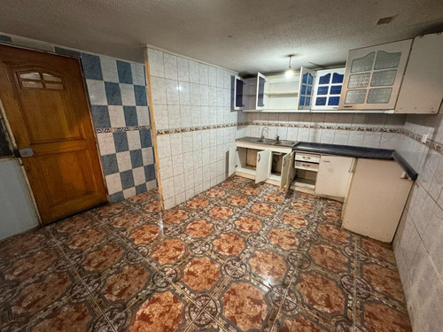 Casa De 2 Pisos, 5d+2b, Ubicada En Rio Valdivia, Comuna Puen