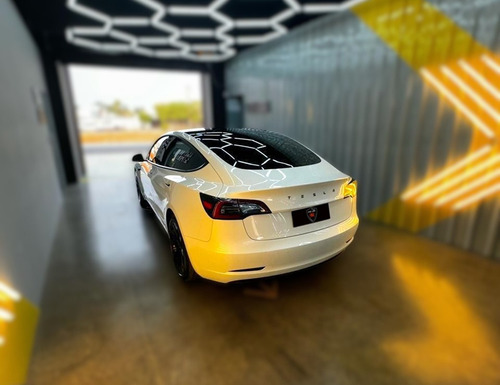 Tesla Model 3 LONG RANGE PERFORMANCE