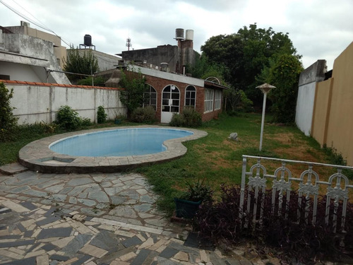 Imagen 11 de 17 de Casa De 3 Dormitorios En Venta Con Quincho Parrillero Y Pileta Zona Sur Rosario