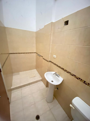 Imagen 9 de 18 de Fernando Guerrero Vende Townhouse En Res Camurí, Urb. Manantial