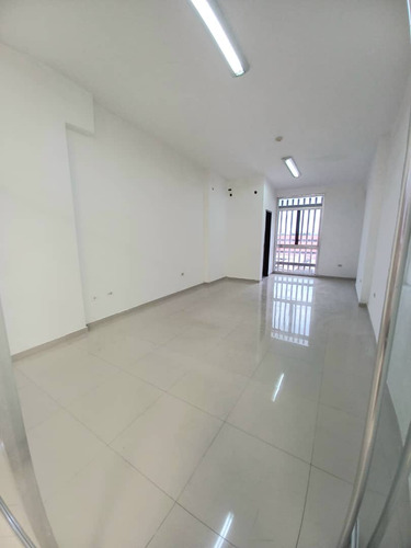 Yz En Venta Oficina/local Av. Lara C.c Imperial
