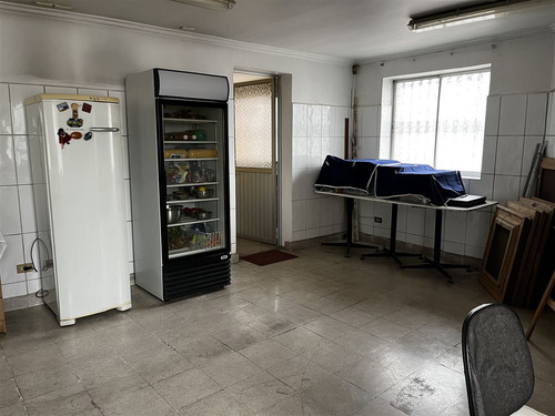 Impecable Casa De 5 Dormitorios Con Local Comercial