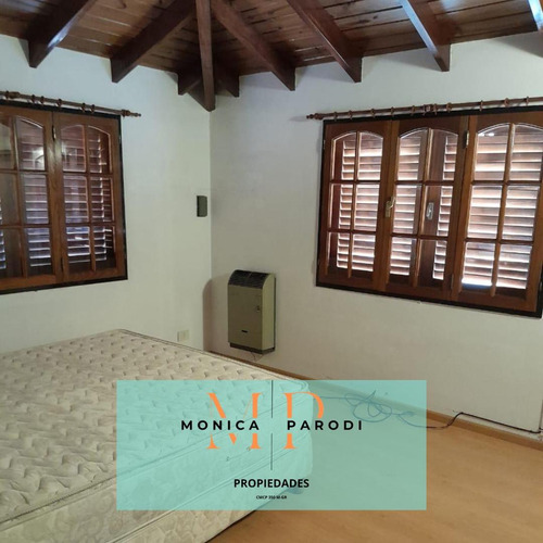Casa En Venta Con Departamento Y Pileta Zona Centro De Moreno