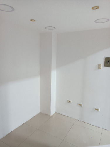 Local Comercial Cc Free Market, La Granja Naguanagua. Keivis V