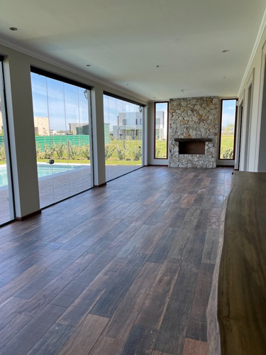 Espectacular Casa En Barrio Riberas, Puertos, Escobar De Estilo Toscano De Construcción Súper Sólida Y Exquisitas Terminaciones
