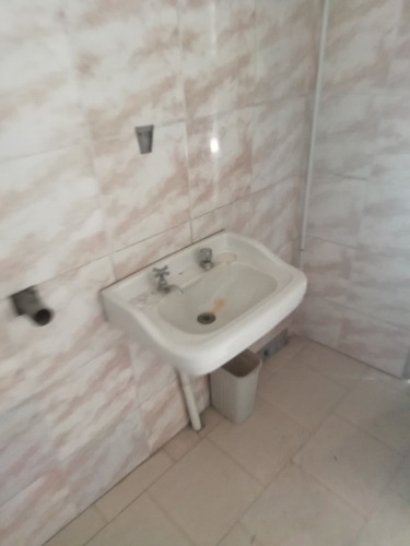 Local De 385 Metros Con 2 Baños, Vestuario Y Oficinas.!!!