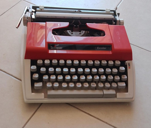 Maquina De Escribir Funcional Marca Olivetti 101
