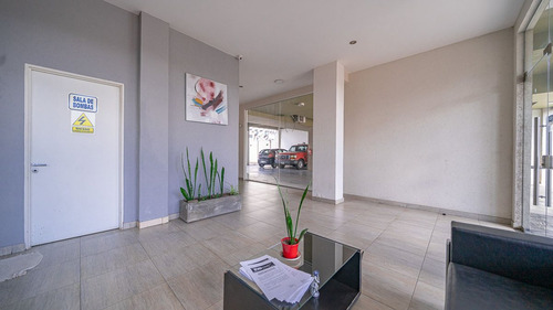 Venta De Cochera Descubierta En Lanus Oeste