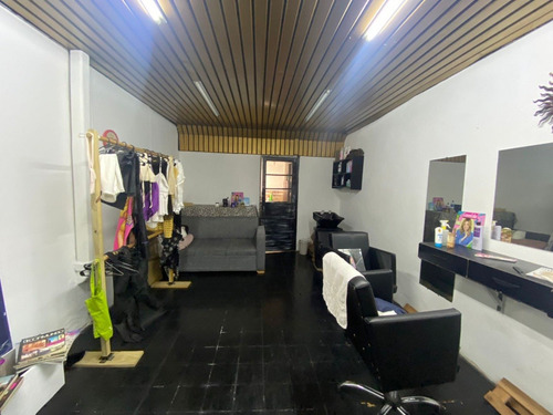 Imagen 4 de 27 de Chalet De 3 Ambientes Con Local Y Garage En Moreno Y Salta